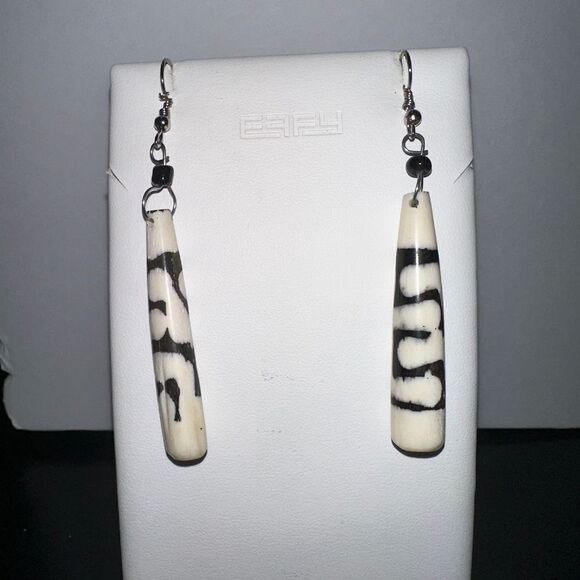 NWOT African Bone Round Teardrop Dangling Earrings - Picture 1 of 6